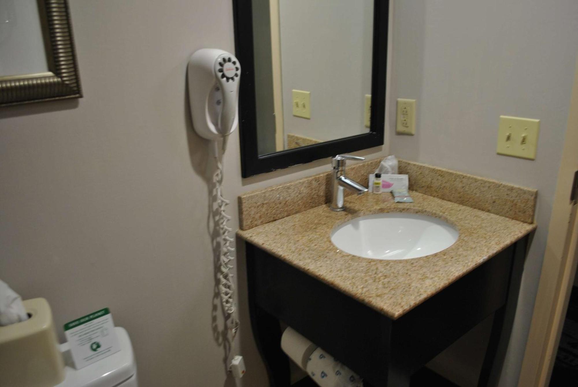 Best Western Owego Inn Buitenkant foto
